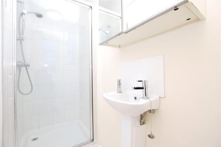 6 bedroom detached house to rent - Photo 2