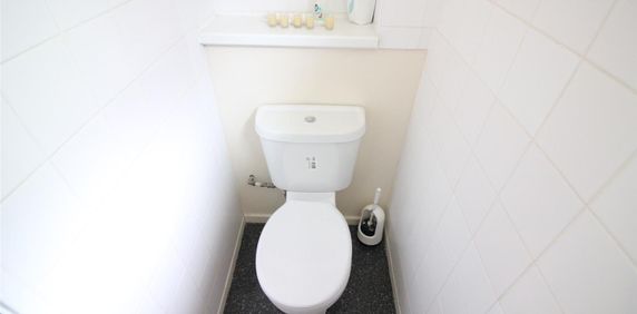 Wellington Road North, Hounslow - Photo 2