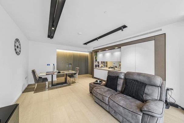 1 Park Drive E14 - Photo 1