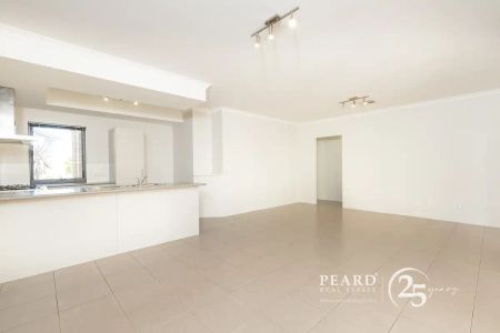 “Easy care and recently painted front unit.” - Photo 2