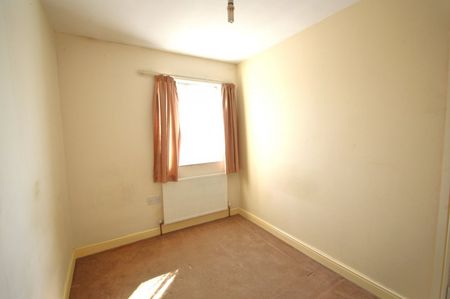 Oakfield Avenue, Slough, Berkshire,SL1 - Photo 2