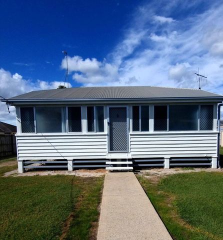 Freshly Renovated 3 Bedroom Home on Large Block - Photo 5