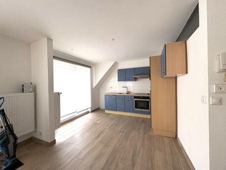 Lichtrijk appartement met 2 slaapkamers in het centrum van Torhout - Photo 3