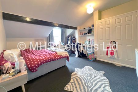 8 Bedroom Mid Terraced House for rent in Regent Park Avenue - Photo 3