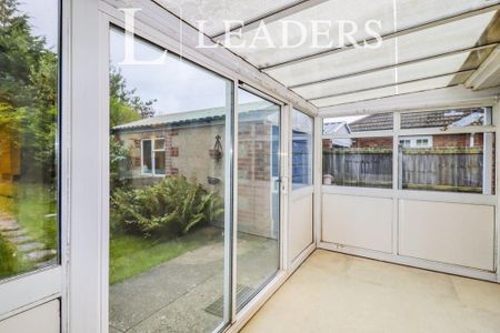 2 bedroom bungalow to rent - Photo 3