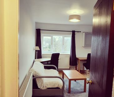 1 Bed Flat, Roundhay, LS8 - Photo 2