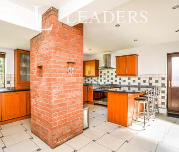 4 bedroom semi-detached house to rent - Photo 6