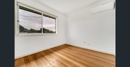 Cosy Family Home With A Large Backyard - Photo 5