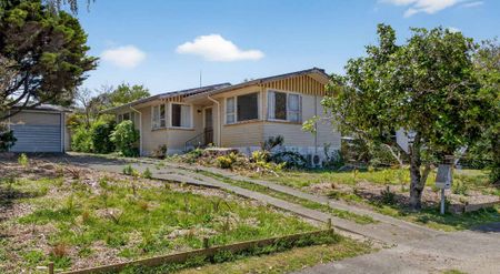 Two Bedroom House For Rent! - Photo 2