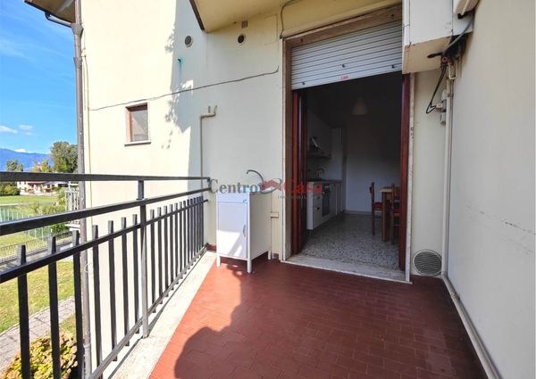 Appartamento con 2 camere, arredato.