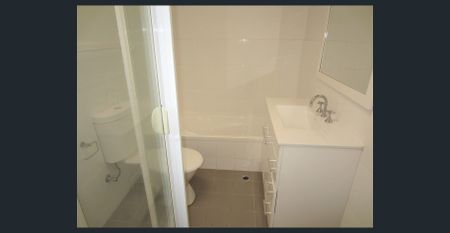 TOWNHOUSE WITH PRIVATE COURTYARD - Photo 2