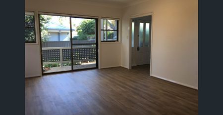 Spacious Villa | Prime Location - Photo 3