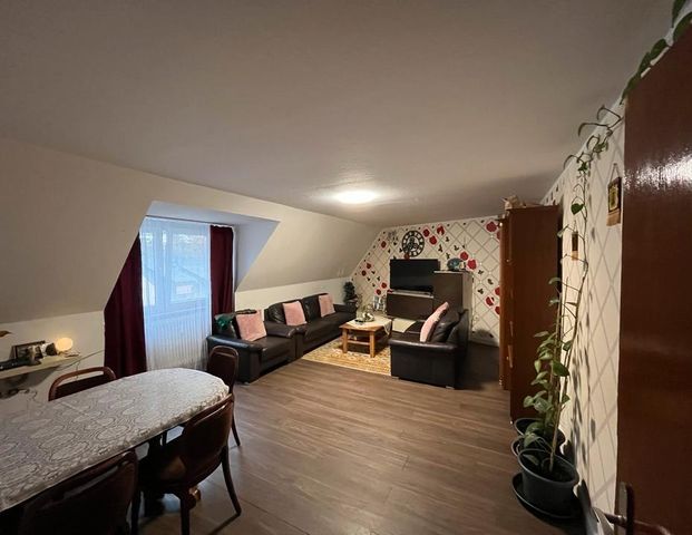 Zentrale Dachgeschosswohnung zu vermieten - Photo 1