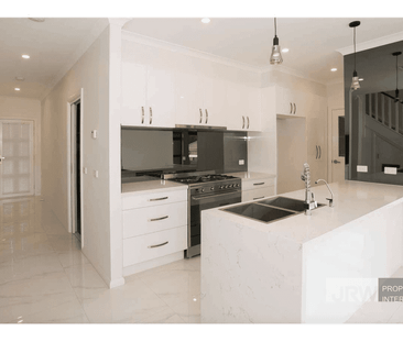 Family Home 4 bedrooms townhouse. - Photo 2