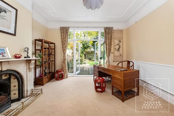 6 bedroom semi-detached house to rent - Photo 1