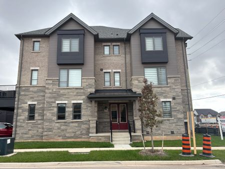 For Lease - 4 Bowbeer Road, Oakville, Ontario - Photo 4