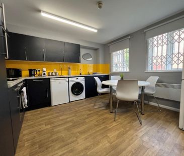 1 bedroom in a flat share to rent - Photo 4
