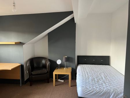 4 Bed - 10 Mayville Place, Hyde Park, Leeds - LS6 1NE - Student - Photo 3