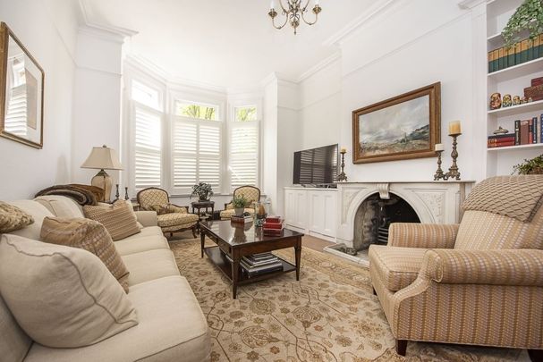 6 bedroom semi-detached house to rent - Photo 1