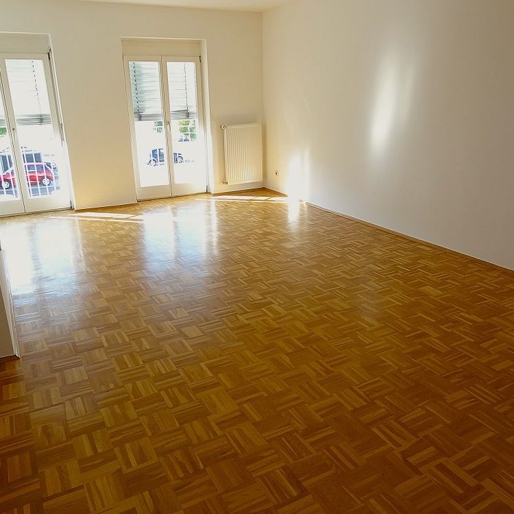 Gemütliche, geräumige und sonnige Mietwohnung mit neuer Küche und Parkplatz …! - Photo 1