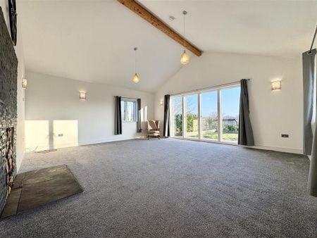 4 bedroom detached house to rent - Photo 4