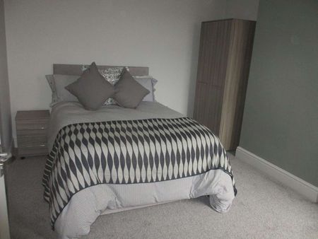 Portland Road Unit 2 - Photo 4