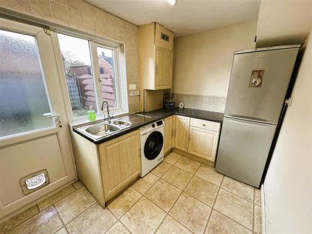 2 bedroom semi-detached house to rent - Photo 3