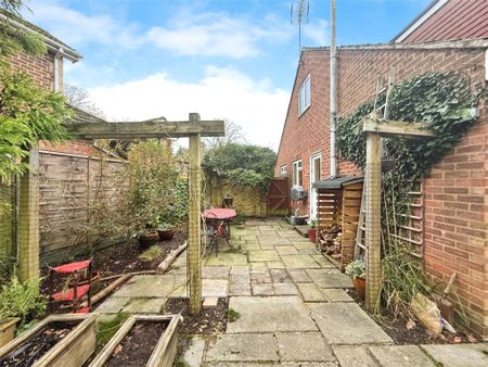 Tanglewood Close, Woking, Surrey, GU22 8LG - Photo 4