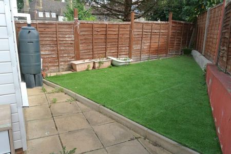 3 bedroom terraced house to rent - Photo 4