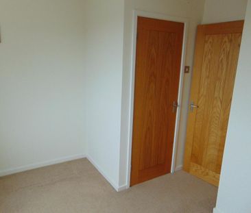 2 bedroom semi-detached house to rent - Photo 5