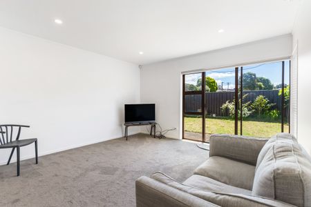 Renovated Luxury - Private Garden Oasis - Photo 2