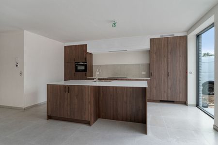 Hoogwaardig afgewerkt nieuwbouw appartement met 2 slaapkamers, terras, tuin en carport - Photo 4