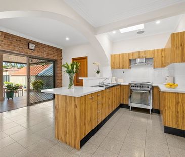 Ultra Neat Three Bedroom Family Home - Photo 5