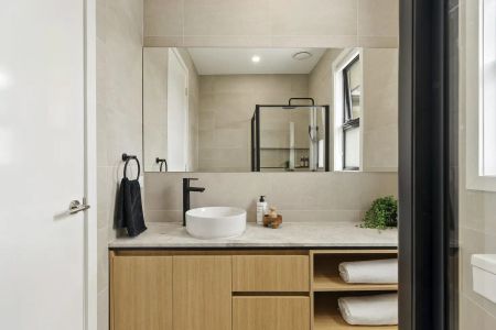 “Effortless Modern Family Living” - Photo 3