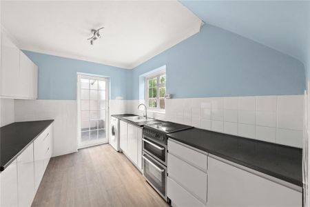 3 bedroom end of terrace house to rent - Photo 5