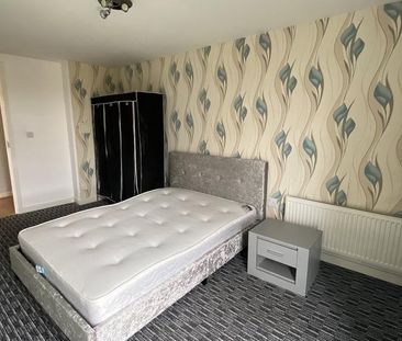 3 bedroom penthouse to rent - Photo 5