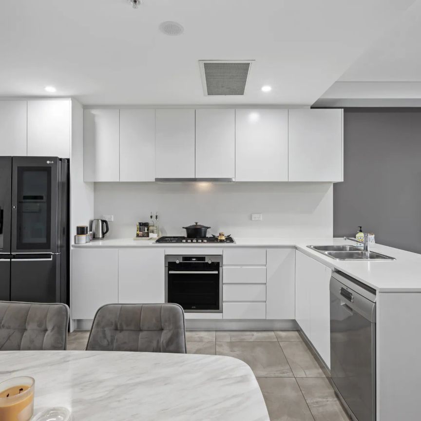 Modern executive apartment in a convenient locale - Photo 1