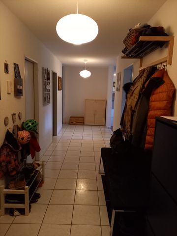 Geräumige 5.5 Zimmerwohnung in Wünnewil - Photo 2