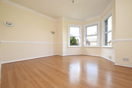 3 bedroom flat to rent - Photo 3