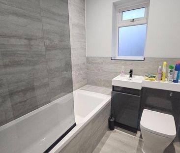 3 bedroom semi-detached bungalow to rent - Photo 5