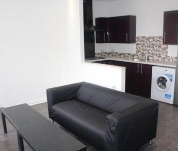 4 bedroom flat to rent - Photo 2