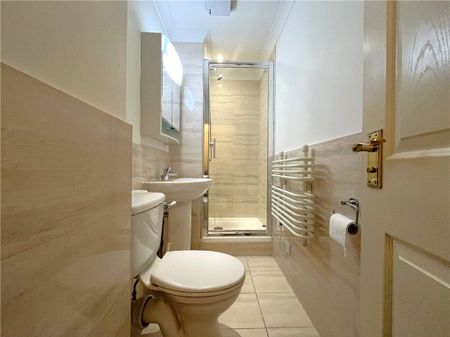 Ferry Lane, Wraysbury, Staines-Upon-Thames, Berkshire, TW19 6HG - Photo 5