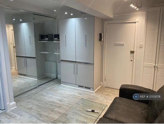 Studio to rent - Photo 1