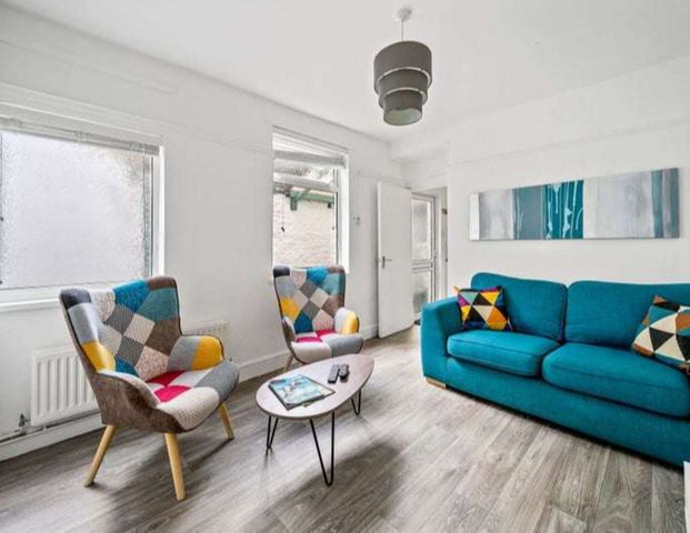 Windsor Street Room 2 - Photo 1