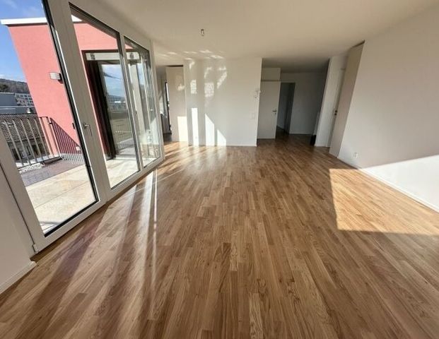 ATTIKA – Exclusive comfort with direct elevator access to the apartment - Photo 1