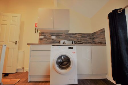 1 bedroom Flat in Flat 4, Leeds - Photo 2