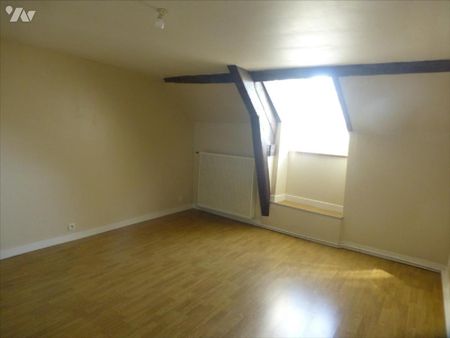 Pour visiter, appeler le 02.23.55.91.17 VITRE, Centre Ville, ce T1 situé au 3° étage comprenan... - Photo 2