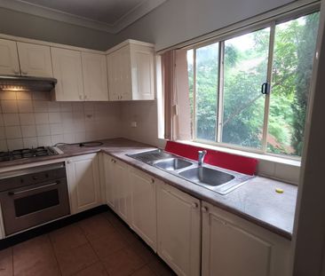 Two bedroom three levels town house - Photo 3