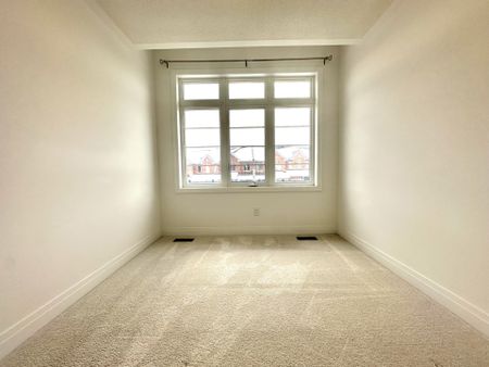 For Lease - 10 Richard Boyd Drive, East Gwillimbury, Ontario - Photo 5