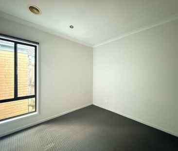 84 Bimberry Circuit, Clyde VIC - Photo 5